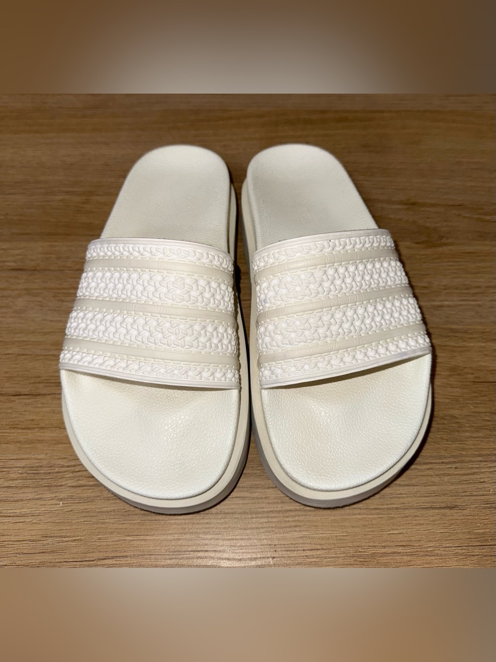 ADIDAS White Platform Slide Sandals with Textured Straps. Size 7. - Picture 6 of 8
